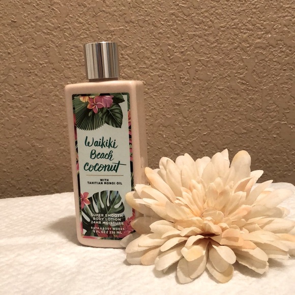NWT Bath & Body Works Waikiki Beach Coconut with Tahitian Monoi Oil Lotion - Picture 1 of 6